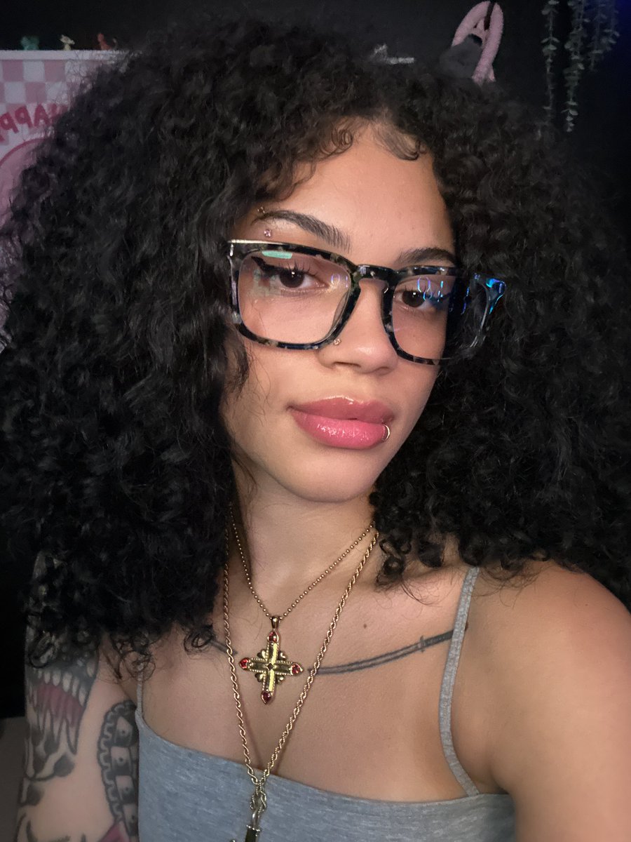 alore404's tweet image. got my glasses from @Zenni_Gaming today!! use code “ALORE” for 10% off 😎
