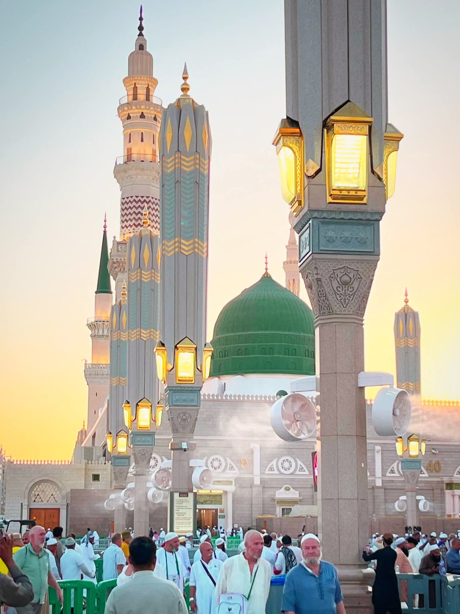 جُھکتے ہیں سر وہیں فرشتوں کے
نام آئــــــــــــے جہاں محمدۖ کا ﷺ

صُوفی غلام مُصطفیٰ تبسم
📚 کُلیاتِ صُوفی تبسم ✍️
السلام علیکم 😍❤️