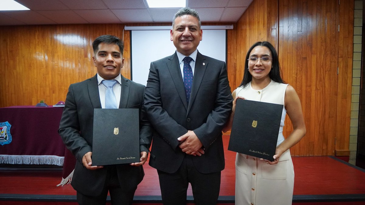 JavierTapiaS_mx's tweet image. 👏🏻 Me dio mucho gusto acompañar como sinodal a mis alumnos  Aimeth Ordóñez y Fernando Jiménez en su examen profesional. 🎓
Hoy ya son Licenciados en Economía, egresados de la #ESE y el @IPN_MX  🩵

Que su camino siga con propósito y compromiso. Origen es destino, y hacer patria