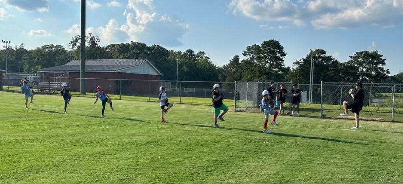 gbi185's tweet photo. @MP_Base Day 1 of Future Dog camp is in the books! It was hot but no matter the weather Dogs get in their work!
If you missed Day 1, you are welcome to join the Dogs tomorrow for Day 2 of camp starting at 6pm.
Go Dogs! #gothesecondmile @CoachCannady_MP https://t.co/xOKSDPLaVy