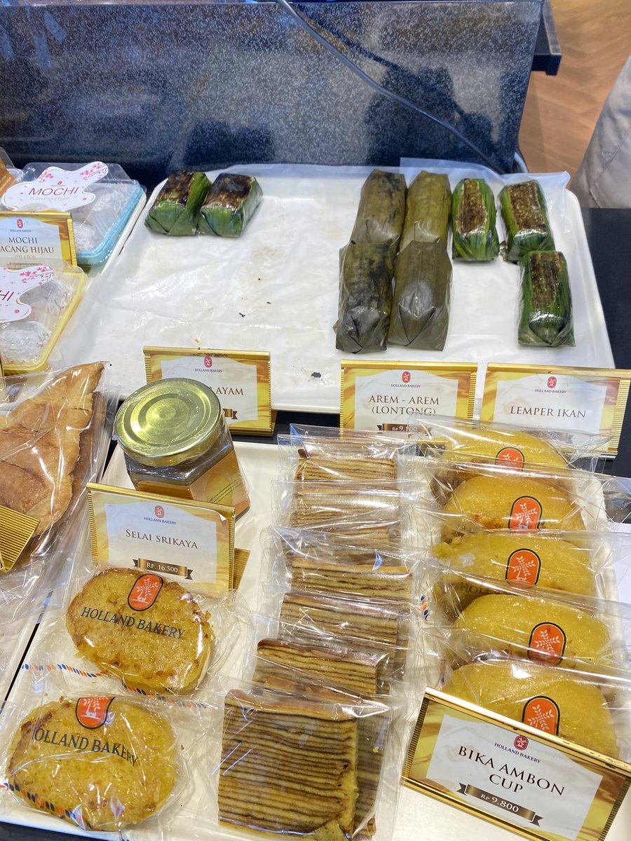 dimensihujan's tweet photo. Sampai Sukoharjo langsung nyamperin lemper sek buat nyemil. https://t.co/0zYNTXrSUi