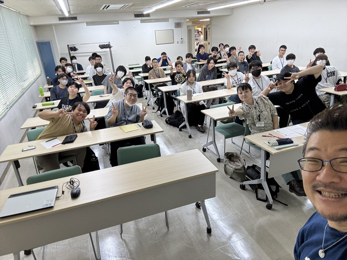 t_miyazaki_cc2's tweet image. KCS北九州情報専門学校さんでの講演終わりました!
とにかくたくさんゲーム作ってくださいね!
#採用 #新卒採用 #ゲーム業界 #クリエイティブ