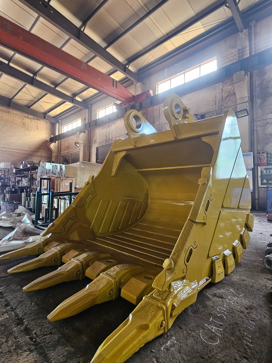 biscuiticegrape's tweet photo. 🚧 CAT 350 · 3.2m³ Rock Bucket
✅ High wear resistance · High strength · Perfect fit
✅ Capacity: 3.2 cubic meters
✅ Applications: Quarrying, mining, heavy-duty excavation
Crafted by RDATTACH(https://t.co/8v4JEX75hQ) — built to conquer rock.
#CAT350 #Bucket #Mining #RDATTACH https://t.co/55CYcOv1lJ