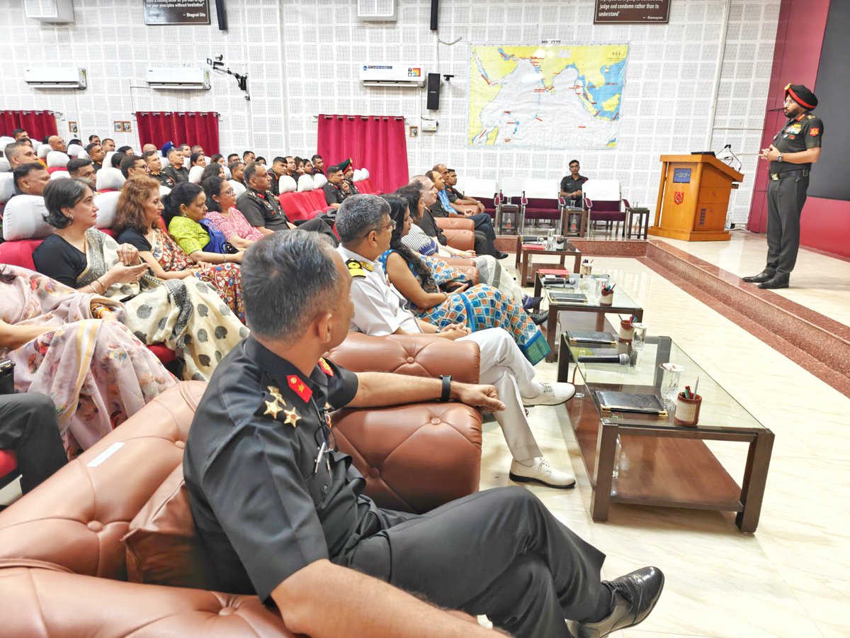 ia_awc's tweet image. #AWC welcomes Higher Comd Course - 54 from three-services. Flagship course is aimed to impart professional military education in art &amp;amp; science of warfare, tackling emerging security challenges in multi domain operational environment. @IAF_MCC @indiannavy @adgpi @artrac_ia