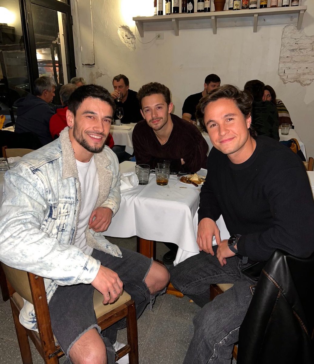 soylunaupdatebr's tweet photo. MEU DEUS FINALMENTE! 🥵 Ruggero Pasquarelli, Agustin Bernasconi e Michael Ronda juntos hoje à noite https://t.co/KTNgyzI0U4