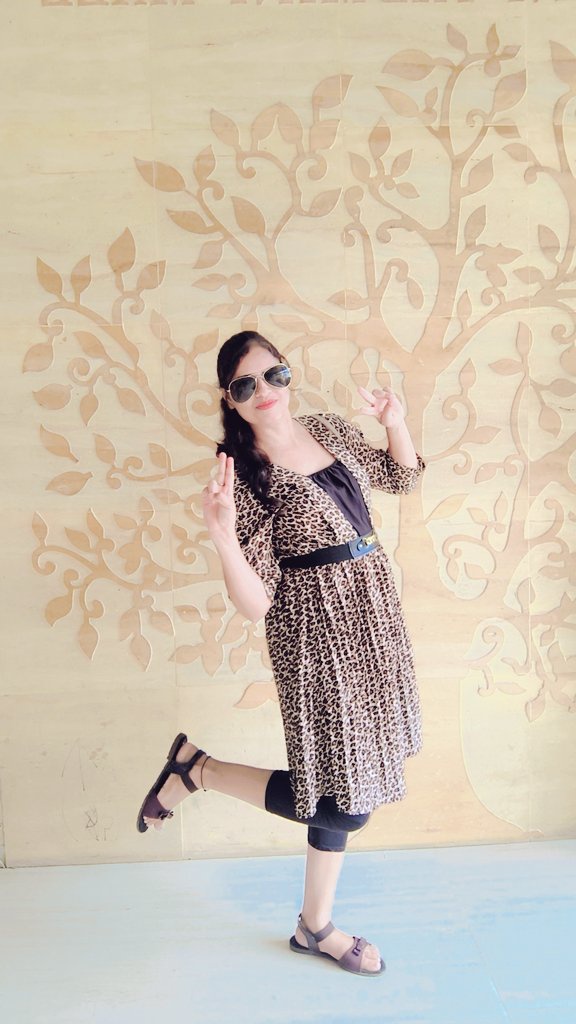 हमेशा मुस्कुराते रहिए,
कभी अपने लिए तो, 
कभी अपनों के लिए। 💫❤
सुप्रभात 🌷
#GoodMorningXFriends