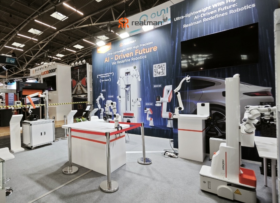 Realman_Robot's tweet photo. BOOTH LOCKED &amp; LOADED! 💥

@RealmanRobotics  is LIVE at #automatica2025 (Hall A4.220).

👉 Tag your automation squad!

#Robotics #Cobots #MunichTech #Industry40 https://t.co/JmMQqxV8xl