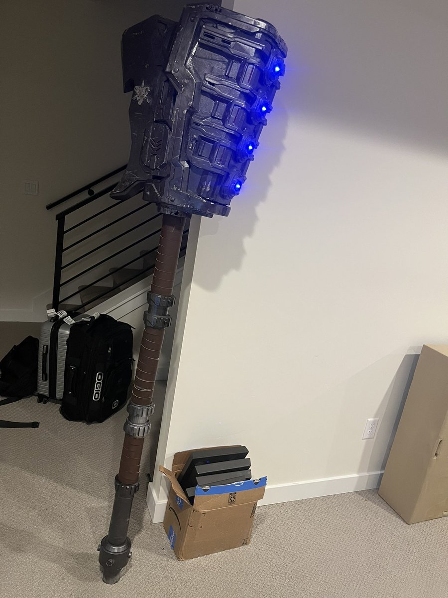 unfit_armory's tweet image. My finished Halo Infinite Gravity Hammer!
30lbs of 3d printed magic and a steel rod running through the whole thing supporting the weight
#HaloSpotlight #halo