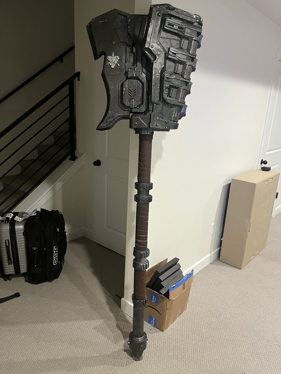unfit_armory's tweet image. My finished Halo Infinite Gravity Hammer!
30lbs of 3d printed magic and a steel rod running through the whole thing supporting the weight
#HaloSpotlight #halo