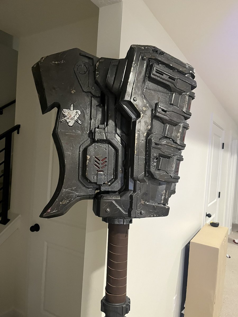 unfit_armory's tweet image. My finished Halo Infinite Gravity Hammer!
30lbs of 3d printed magic and a steel rod running through the whole thing supporting the weight
#HaloSpotlight #halo