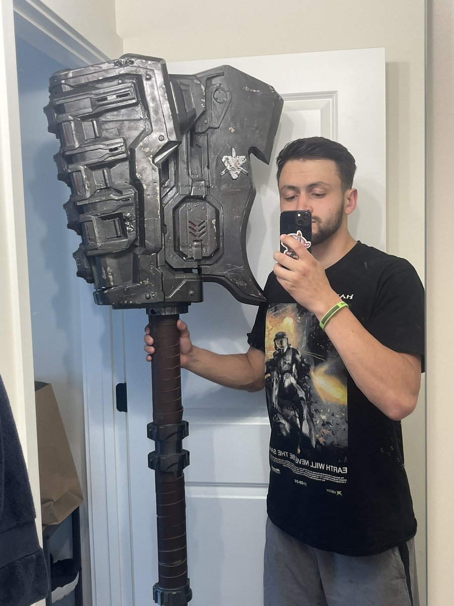 unfit_armory's tweet image. My finished Halo Infinite Gravity Hammer!
30lbs of 3d printed magic and a steel rod running through the whole thing supporting the weight
#HaloSpotlight #halo