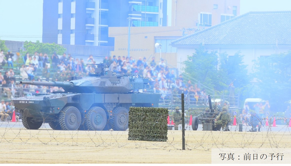 JGSDF_MA_10RC's tweet photo. 大隊は、 #第１０師団創立６３周年・守山駐屯地創設６６周年記念行事  に参加して、部隊の威容及び真摯な姿勢を地域住民に披露することにより、地域住民等来訪者からの信頼と理解の深化及び募集の促進に寄与しました
※写真については、練成写真も含まれます
#ＭＣＶ #第１０師団 #16式機動戦闘車 https://t.co/GNfMHfYi8P