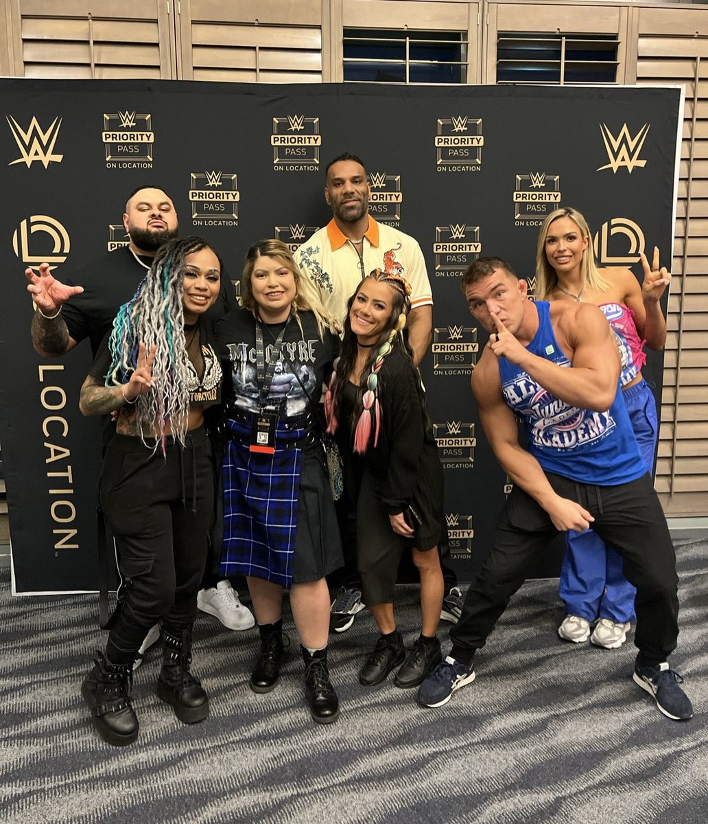 DMBrokendreams's tweet photo. Yes I did!!!! There’s more of my favorites I still want to meet!!!! https://t.co/BfoT2R9Kyq