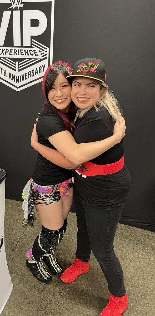 DMBrokendreams's tweet photo. Yes I did!!!! There’s more of my favorites I still want to meet!!!! https://t.co/BfoT2R9Kyq