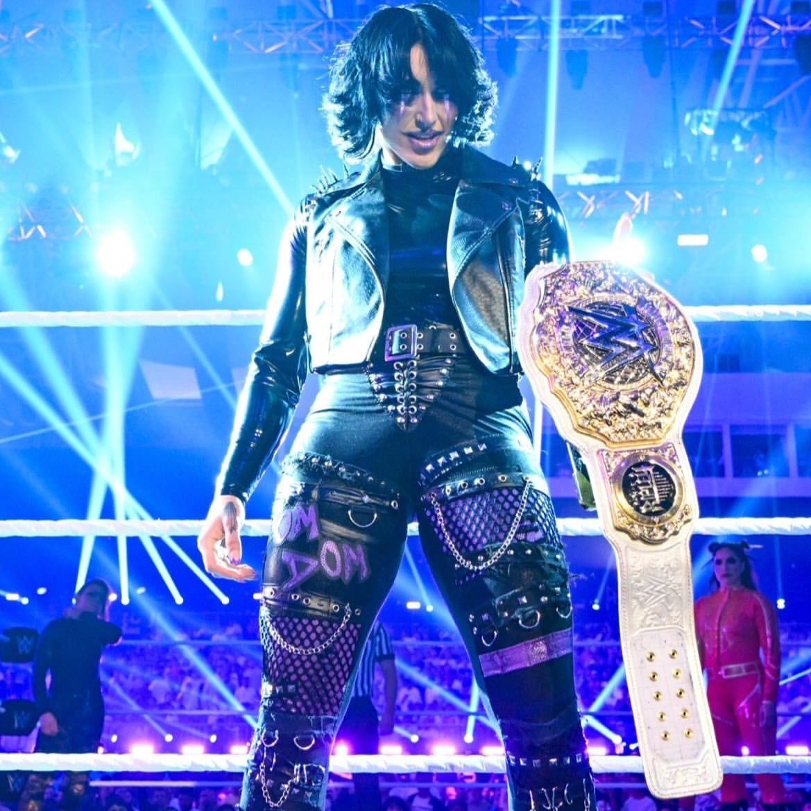 RHPLYS's tweet image. the concept of rhea bringing back the latex suits for noc has me feeling spiritual. #thankyougod