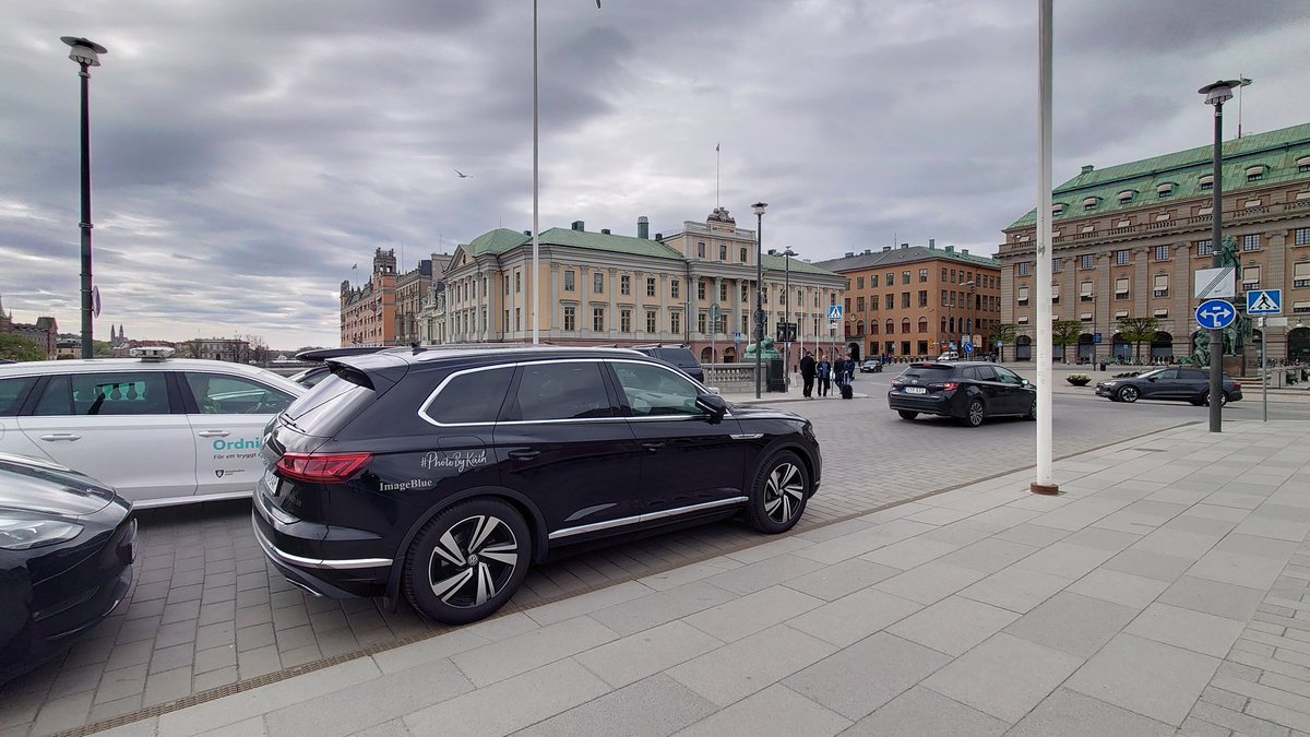 Snabbt in på UD för att hämta ackreditering till det Isländska Statsbesöket...

#PhotoByKeith #SPA #SwedishPressAgency #UtrikesDepartementet at UD Fredsgatan 6 in Stockholm - swarmapp.com/user/5098520/c…