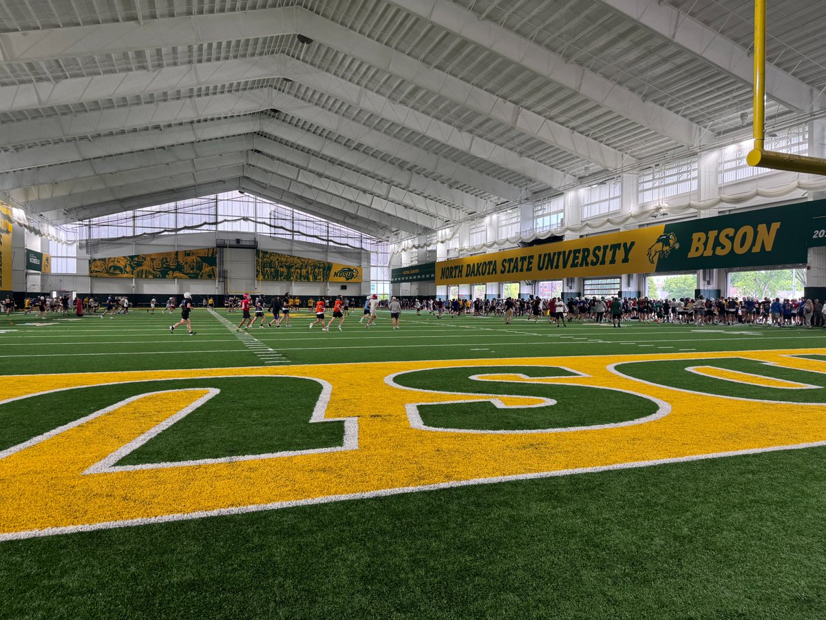 Matteo_lortie18's tweet image. This weekend was🔥! @NDSUfootball Indy Camp did not disappoint. Great to meet @CoachTimNDSU, appreciate your time. Blessed to work with Coach @JoeBeschorner to improve my game and QB IQ. Fargo definitely impressed this California QB!
@MisterLilly @LHSCOWBOY_FB @KTPrepElite…