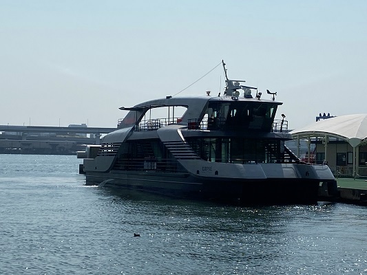 nedo_info_en's tweet photo. [Topics📸]
The hydrogen fuel cell ship “Mahoroba” was unveiled in Osaka!Developed under a NEDO project, this zero-emission vessel will begin service at the Osaka-Kansai Expo 2025.
🔗 See the innovation here: https://t.co/w50lljKkr0
#NEDO #HydrogenShip #ZeroEmission #EXPO2025 https://t.co/ynEwhs7Faz