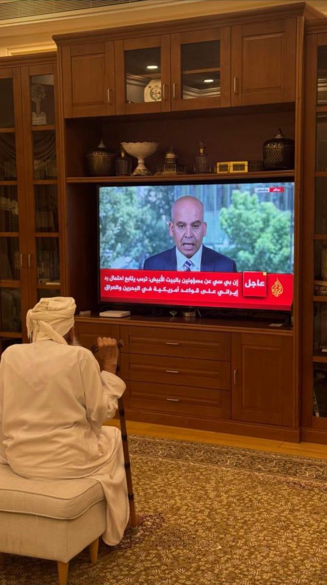 🔴 رغم ارتباطاته، ورغم زخم أعماله يتابع أخبار الأمة أولا بأول. حفظ الله بدر الدين ونبراس الأمة.  #تل_أبيب_تحترق #مضيق_هرمز