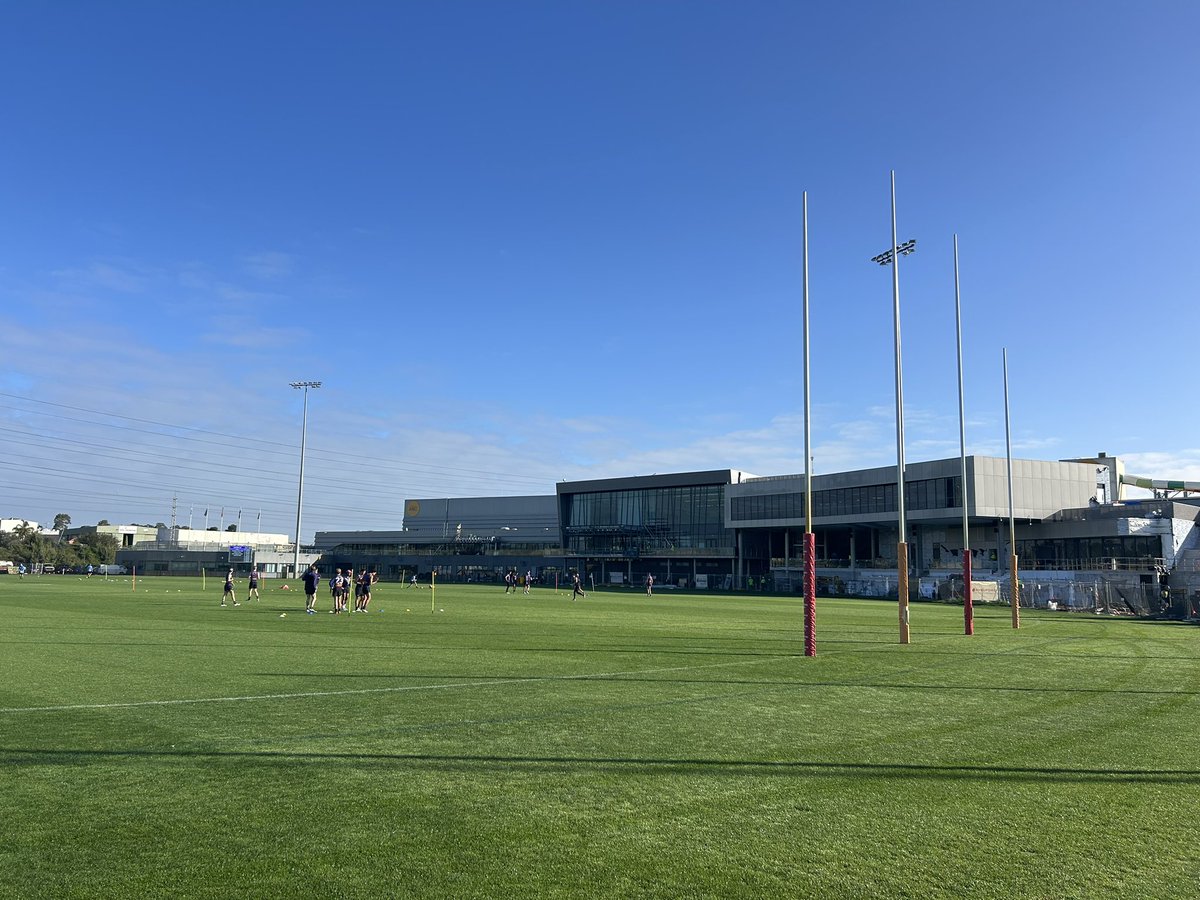 Alex Pearce training solo as he continues to manage a hot spot in his shin <a href="/freodockers/">Fremantle Dockers</a>

Positive steps for Hayden Young who started the session in the main group

Sean Darcy made a brief appearance on track

Josh Treacy on light duties but looks OK

@10newsfirstPER <a href="/10SportAU/">10 Sport</a>