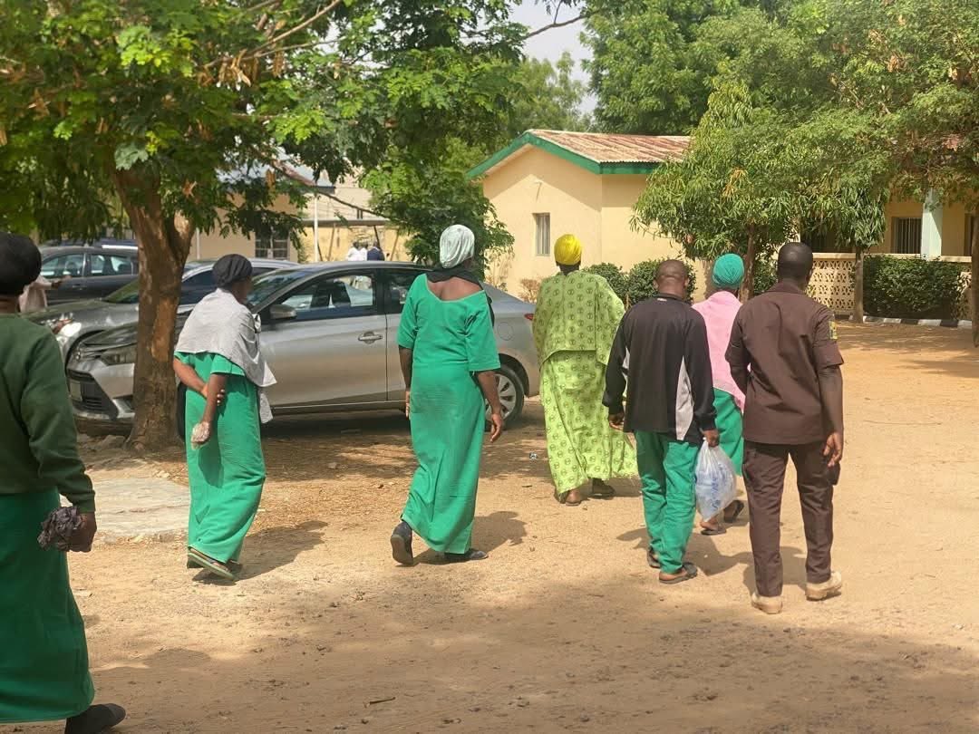 TheArewaBuzz's tweet photo. 🚨 BREAKING: Kano High Court sentences 7 for child trafficking!

Poul gets 104 years in prison for kidnapping children from the North to Anambra. His wife gets 55 years. Others jailed too.

Arewa children are NOT for sale.✊🏽
#ArewaBuzz #ChildTrafficking #JusticeForArewa #KanoNews https://t.co/Ua8O7GU4vV