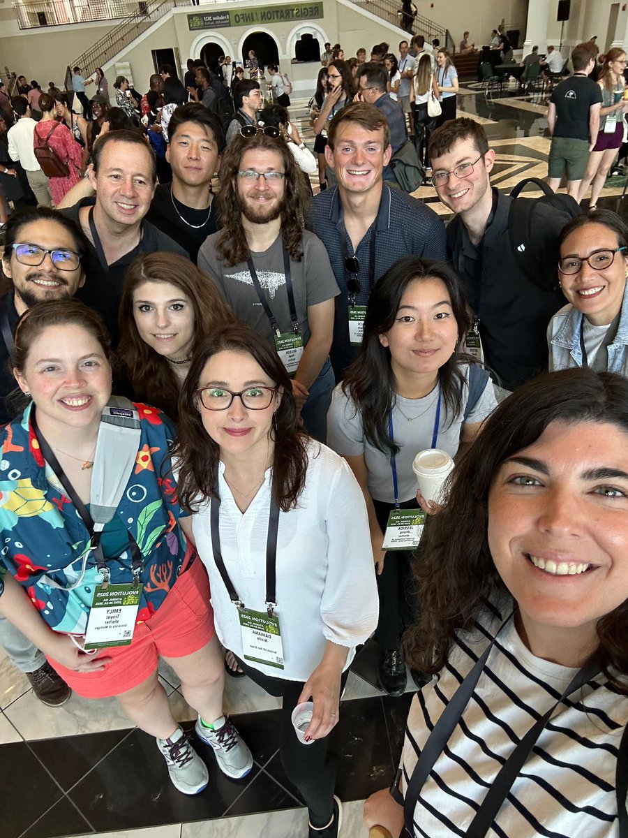 Former and current members of the Fish Evolution Lab at Scripps Institution of Oceanography, UC San Diego, at #Evol2025 ❤️🐡🐟