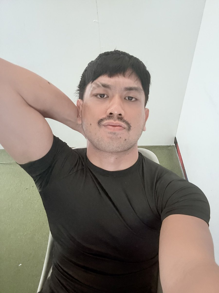 lord_morpheus11's tweet photo. Ka boring gd ni ya sang akon nga pamiste ah. Halin Lunes dangat Dominggo, puro nalang BLACK Shirt? Wala gakawad-an black shirt, Morpheus? #ThankGoditsTuesday
#WW3iscoming?
#Prayingforworldpeace https://t.co/lzIZnGFCvz