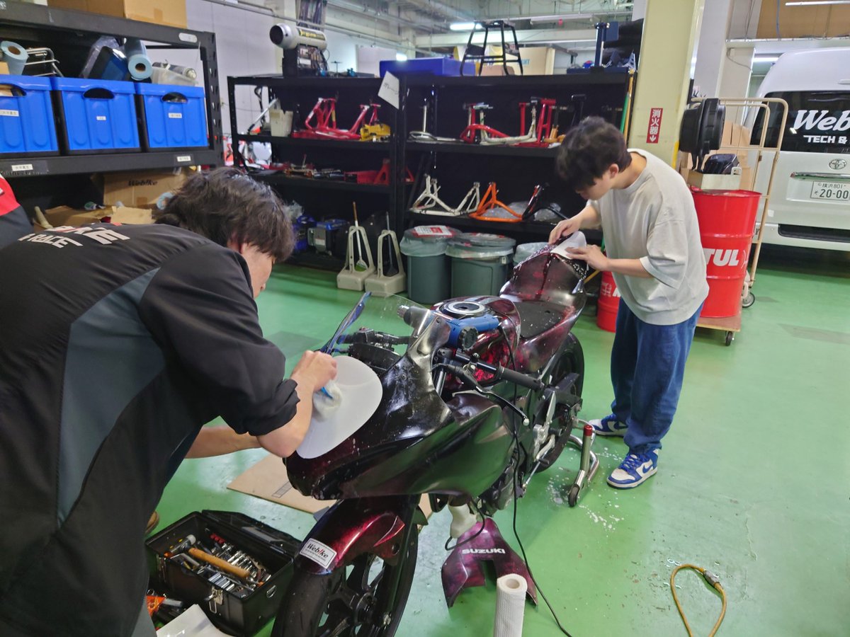 webike_recruit's tweet image. 🔥FSWミニロクmini第2戦(5/24)参戦!
ウェビック ヤングレーシングチーム(GSX-R125)が2時間耐久に挑戦🏍💨
仲間と走り切った熱い一戦!
\ぜひご覧ください/
👉rivercrane.com/staffblog/2164…
#ウェビック #WEBIKE #ミニロク #耐久レース #バイク好きな人と繋がりたい
