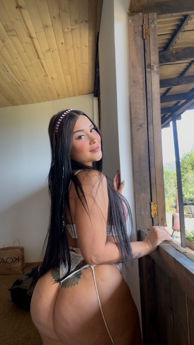 Watch Kloe La Maravilla 👽 i'm a weirdo's leaked NSFW photo on TwXstars