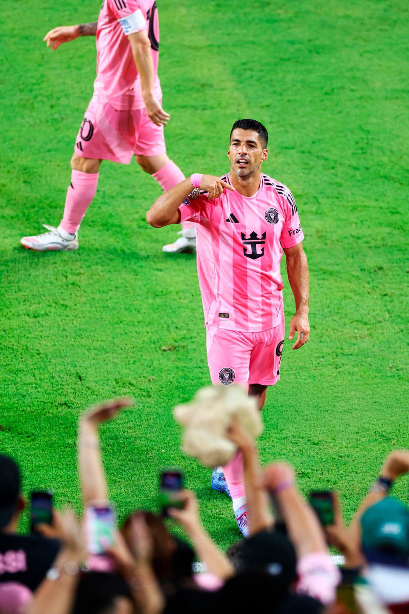 Se le ríen de como corre, hoy con 38 años de edad y jugando cada 3 días dio una asistencia notable de pecho e hizo un golazo ante el mejor equipo de Brasil en la actualidad, cuando esta LUIS SUÁREZ en cancha RESPETEN LOS RANGOS