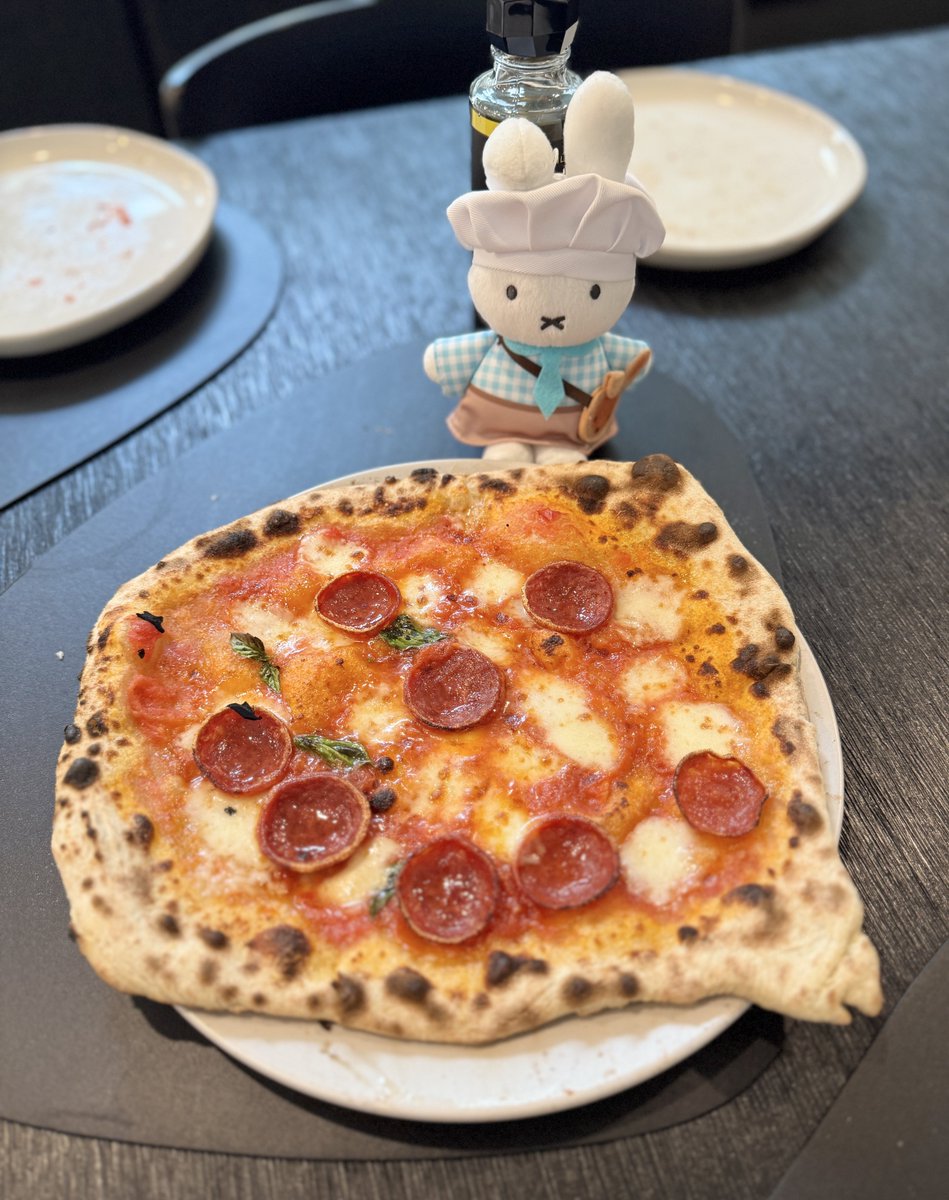 She cooka da pizza 👩‍🍳