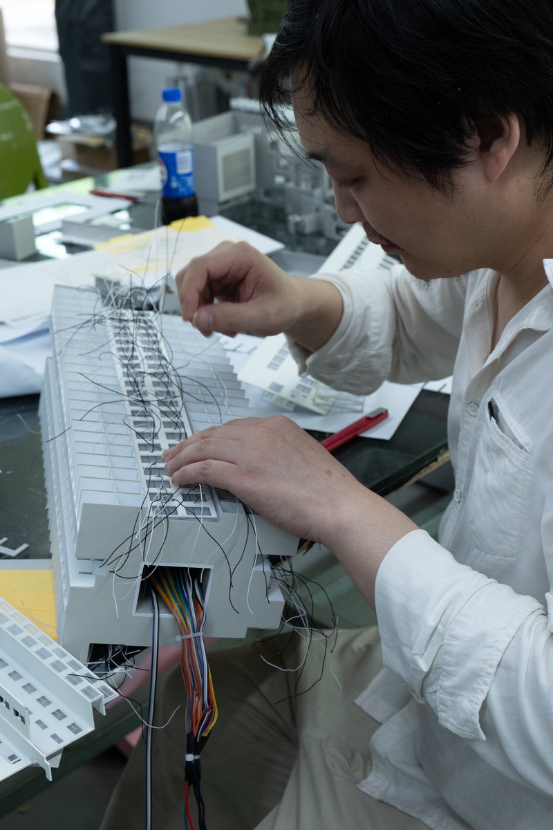 HaruLHAMODEL's tweet image. ✨ Every small detail contributes to the creation of a successful model. ✨
This is the daily routine of our factory. Everyone is dedicated to creating a masterpiece. 😊 
#scalemodels #architecturalmodel #retailmodel
#architecturemodelmaking #modeler #modelmaking 
#Architektur