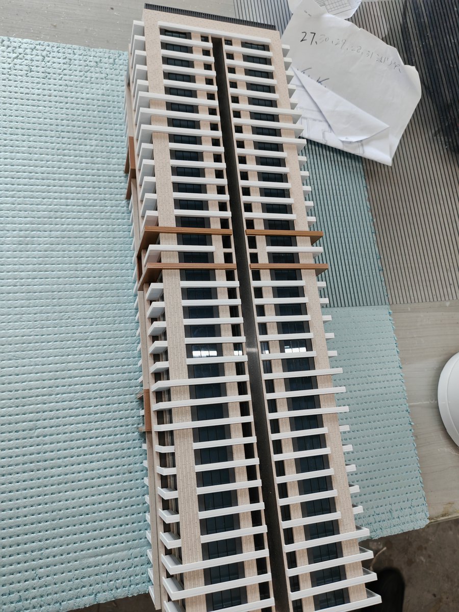 HaruLHAMODEL's tweet image. ✨ Every small detail contributes to the creation of a successful model. ✨
This is the daily routine of our factory. Everyone is dedicated to creating a masterpiece. 😊 
#scalemodels #architecturalmodel #retailmodel
#architecturemodelmaking #modeler #modelmaking 
#Architektur