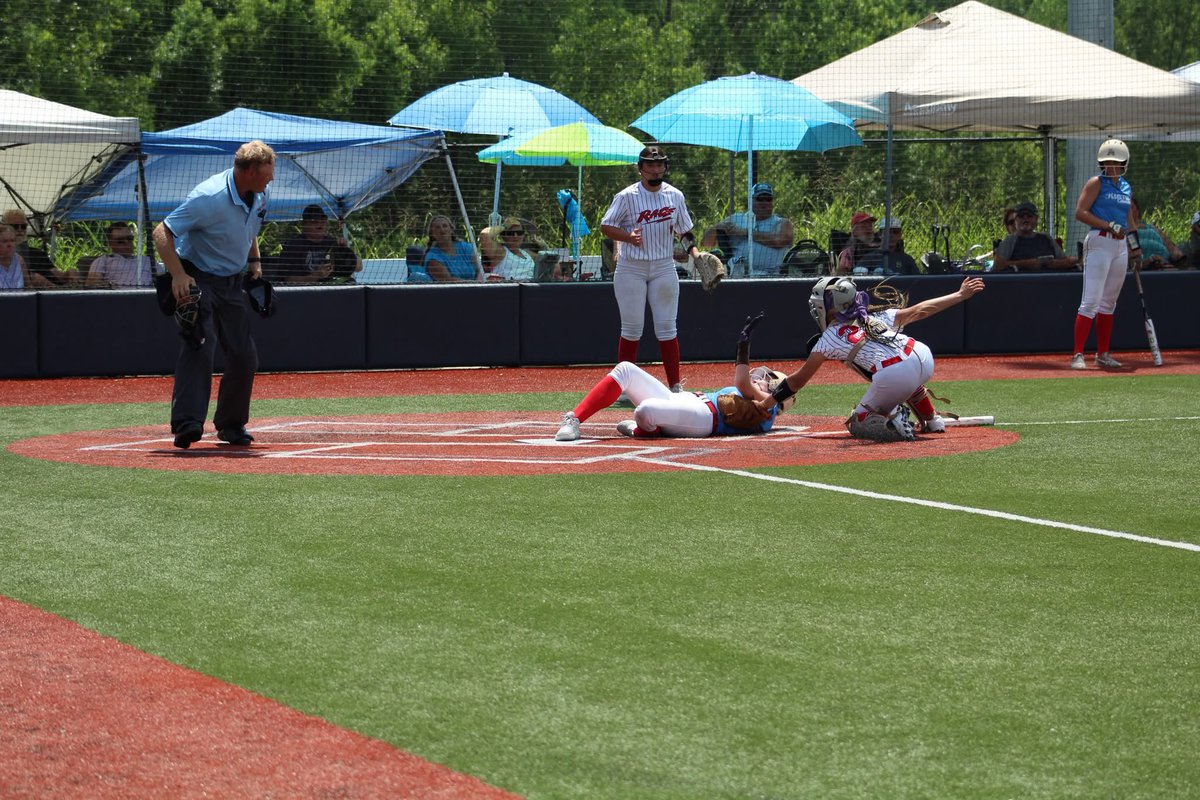 MelodyMill30256's tweet photo. I stopped two at the plate this weekend. 
#LARage
#BehindThePlate
#NoPlaceLikeHome https://t.co/k9s50JVaVJ