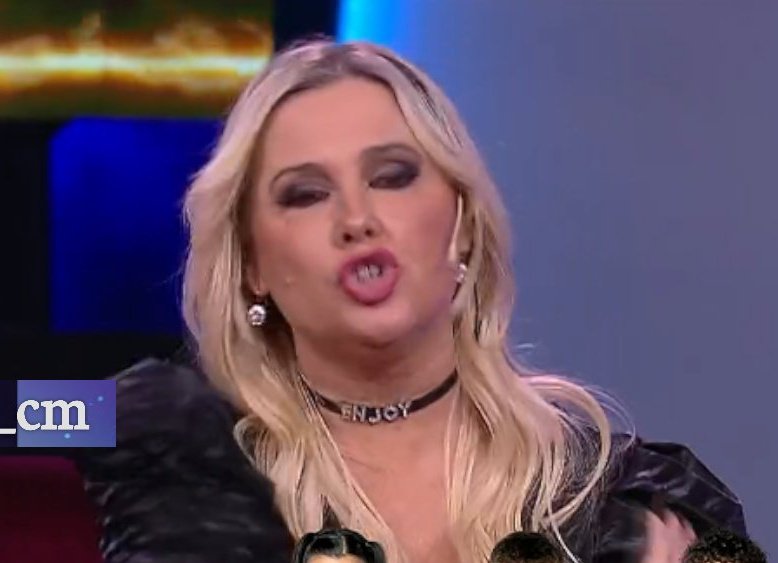 miaaa1_l's tweet photo. Por fin se termina GH y con eso también las opiniones boludas #GranHermano" https://t.co/HDTJ55zaOc