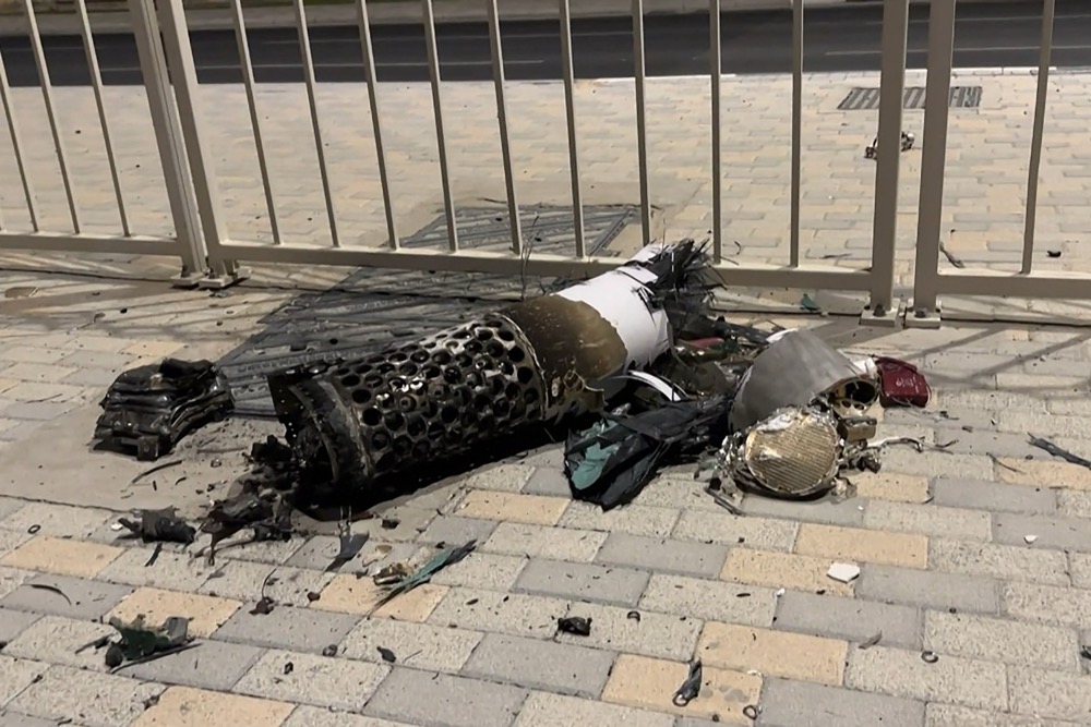arabnews's tweet photo. Iran-Israel crisis (Tuesday):

• Trump declares ceasefire in Iran-Israel conflict

• Iranian and Israeli officials slow to confirm ceasefire deal

• Locations in Iraq targeted with drones early Tuesday 

Follow the latest updates here: https://t.co/NmoWk8ZAMK https://t.co/TYxpIUAVSL