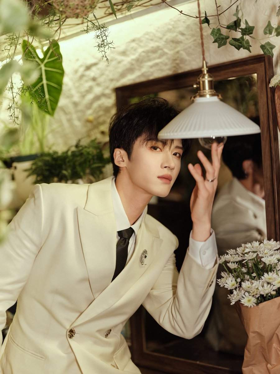 oiyanan's tweet photo. If I were the night, would you be my only light? https://t.co/3goidiMrXl