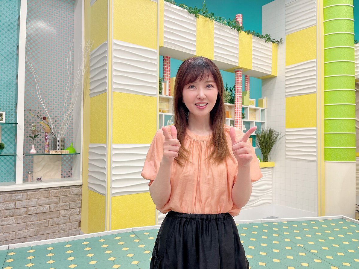 こんにちは🤗きょうの「となりのラジオ」
テーマは皆さんが　”今、狙っているもの”
教えてください😆
皆さんからのメッセージお待ちしています😍
ゲストは音楽ユニット🤗
ゆりりのお二人です💕トリオザ信号もあるよ～
＃となり　＃物部純子　＃ゆりり　＃音楽　＃とくしま　＃ねらう