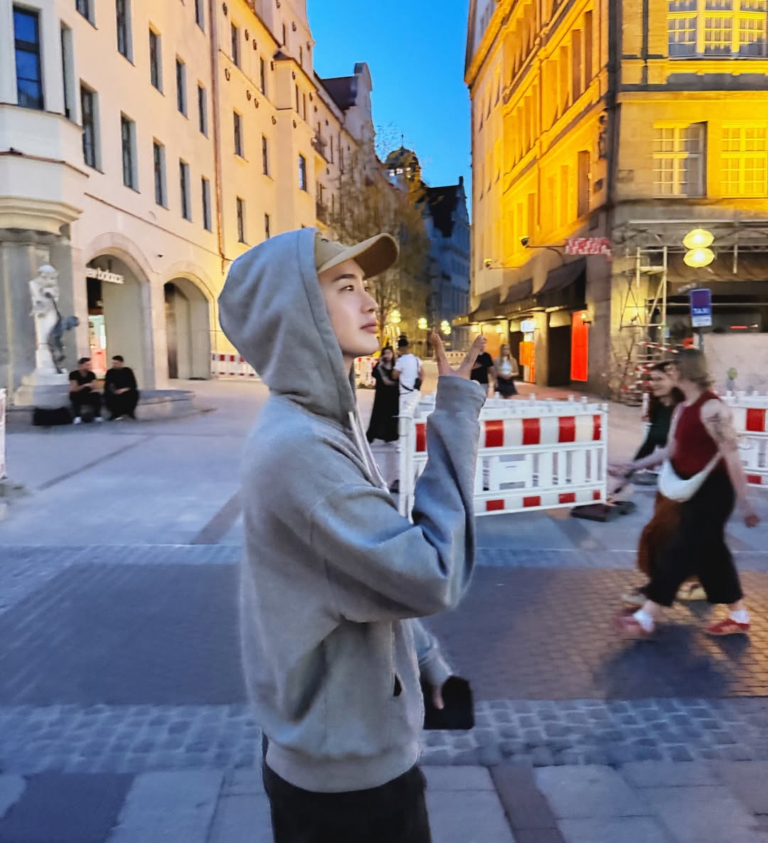 LJSFansPhil's tweet photo. #LeeJongSuk https://t.co/w38D9XQeja