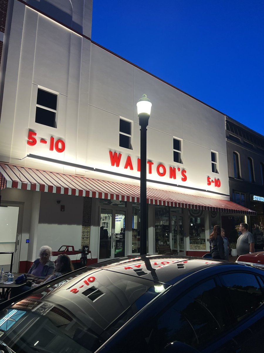 rich_serignese's tweet photo. Original Walmart in Bentonville, Arkansas. Now a small museum.
#CoolPlace
#CoolCity https://t.co/RrStFq8vrT