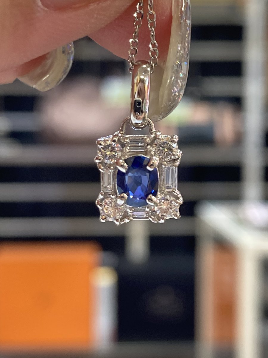 total_okazaki's tweet photo. ptサファイア0.52ct
ダイヤ計0.37ct

￥65,800

色味の濃いサファイアで
周りのデザインがとても可愛いのです🥺💙 https://t.co/cAoyXRQk7e