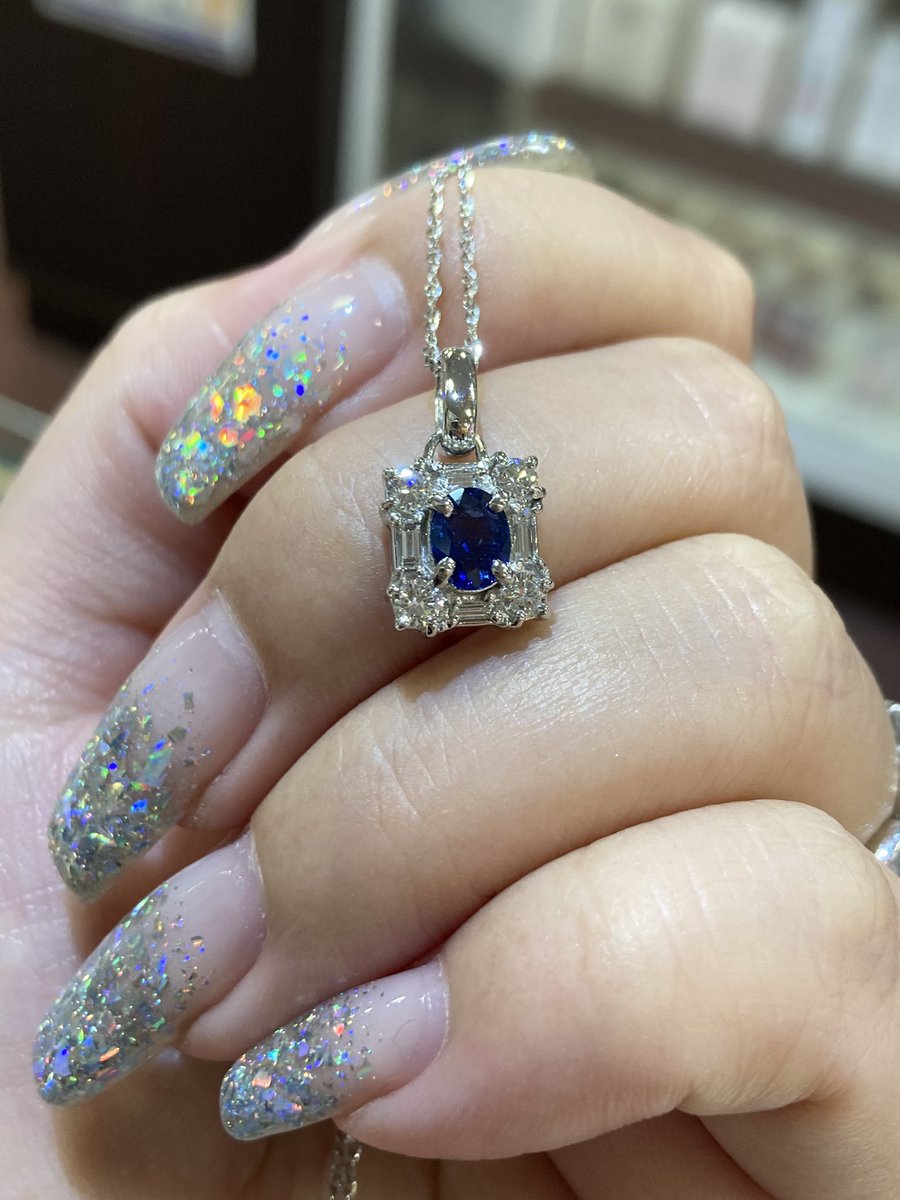 total_okazaki's tweet photo. ptサファイア0.52ct
ダイヤ計0.37ct

￥65,800

色味の濃いサファイアで
周りのデザインがとても可愛いのです🥺💙 https://t.co/cAoyXRQk7e