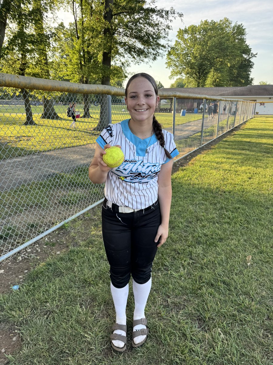 ⚡️⚡️Bomb Alert⚡️⚡️

Congrats to <a href="/Rylee_Dunlavy/">Rylee</a> 💣💣💣💣💣 and <a href="/CassidySmith29/">Cassidy Smith</a> 💣 on their 💪💪 home runs this weekend!! #lightningpride