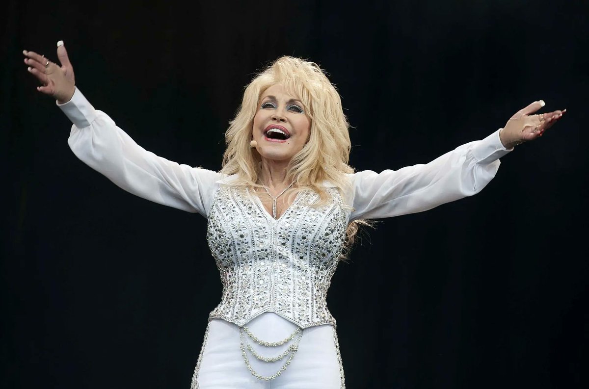 noticierovv's tweet photo. #Entretenimiento | Dolly Parton tendrá una breve residencia en Las Vegas, tras casi diez años sin giras
Más información aquí: https://t.co/oTISRUCFZj
#NoticiasVenevision #23Jun https://t.co/Xq5Ygooixy