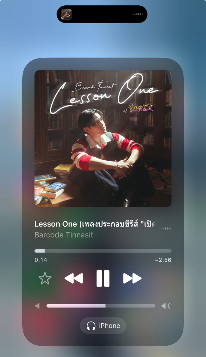categovry's tweet image. Just a gentle reminder to keep streaming Lesson One by @BarcodeTin 🎧
This song hits differently when you’re alone with your thoughts library, park, or even on the MRT. 📚🚊
Video proof: me with my headphones on, fully entering my fanboy era 🫶
#LessonOne #BarcodeTinnasit