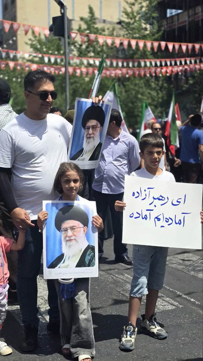 sm_mahmoudi_ir's tweet image. حواسمان باشد؛
انسجام ملی و یکصدایی مسئولین و مردم دشمن را مستاصل کرده است.
پس، حتما آن را نشانه گرفته است و برای برهم زدن اتحادملت #عملیات_روانی طراحی کرده است.
قطعا کلام #رهبر عزیزتر از جان ما تعیین کننده میدان است نه صحبتهای مزورانه و فریبکارانه دروغگویی مثل ترامپ!!
