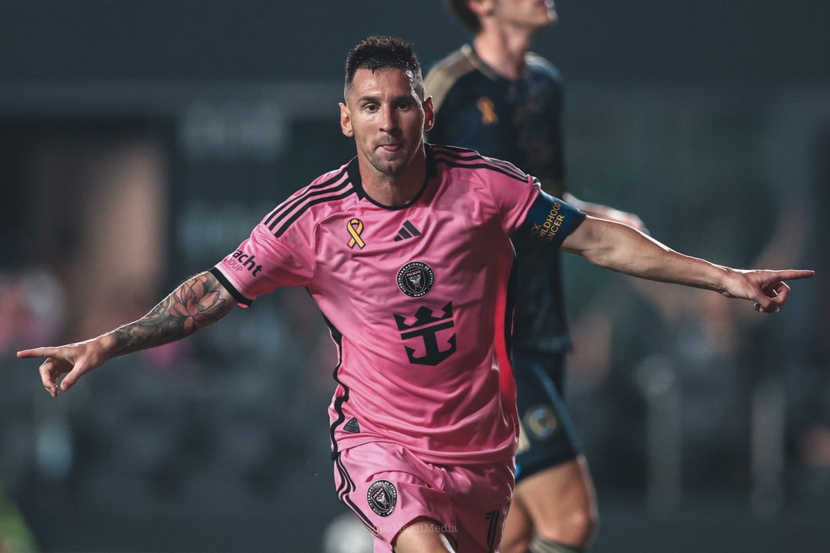 ExclusiveMessi's tweet photo. 🚨 LIONEL MESSI &amp; INTER MIAMI ADVANCE TO THE ROUND OF 16!

Leo has NEVER been eliminated in the group stage of any tournament and he just did it again 🔥 https://t.co/XOjMNtossf