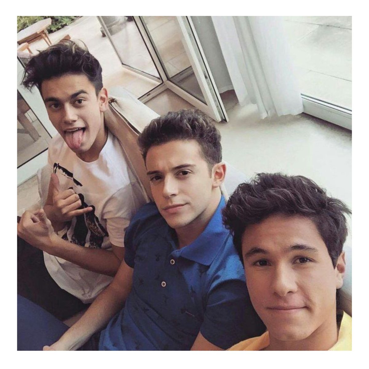 ruggesperfect's tweet photo. Aunque pasen los años ,hay amistades qué siguen intactas 😭❤️ https://t.co/sa5KjauXHu