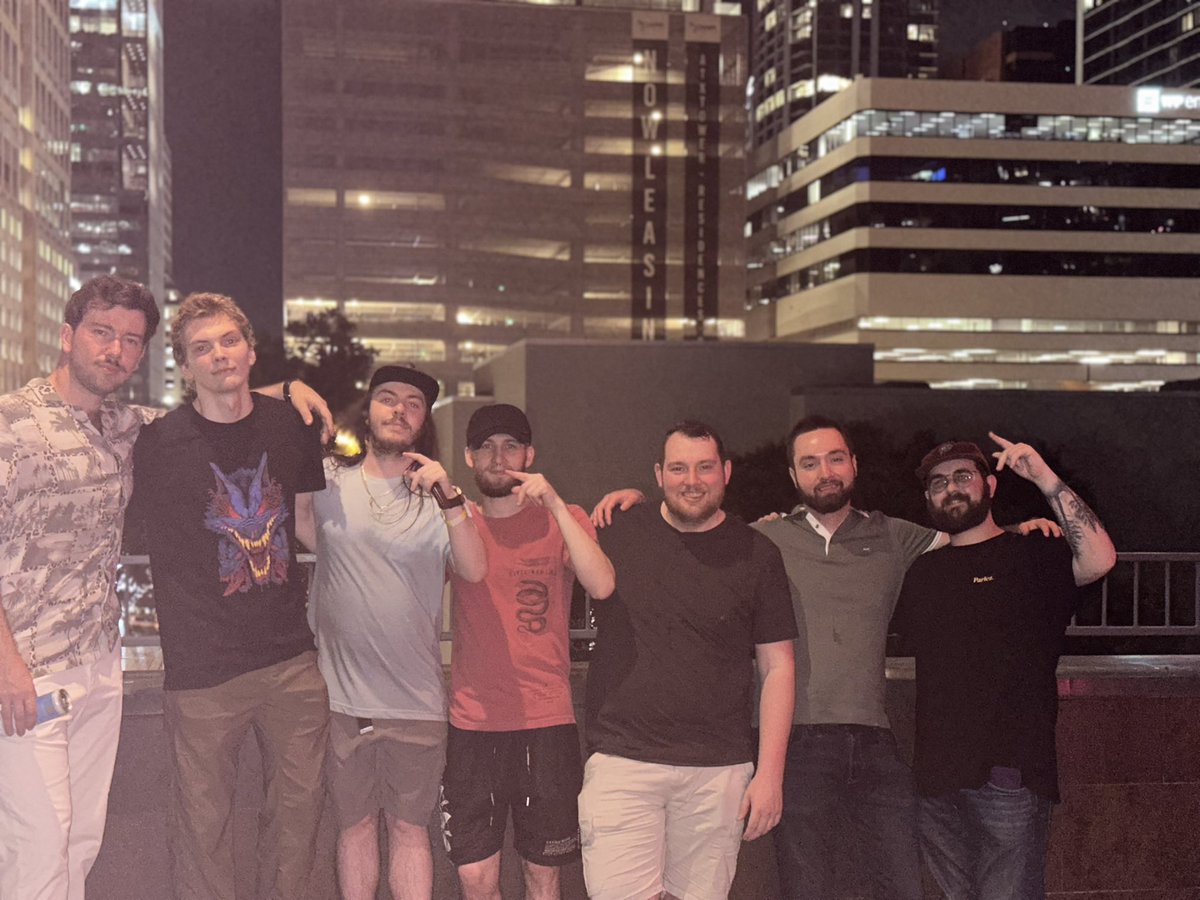 TheePenguino tweet media