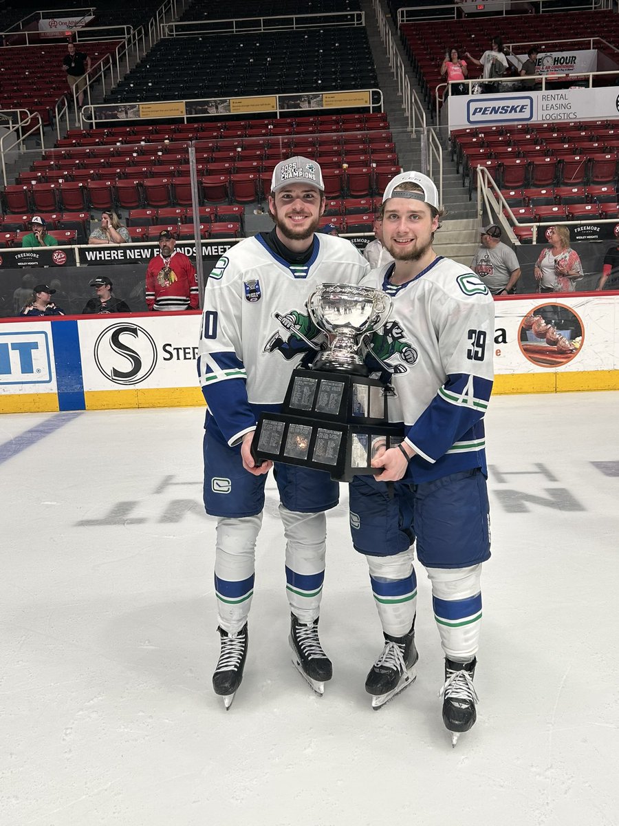 OmahaHKY's tweet image. Two Mavs hoisting the Calder Cup!🤘

#GoMavs